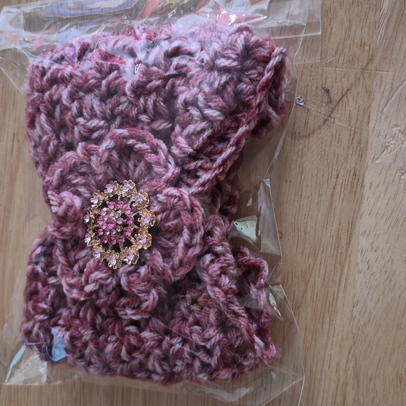 Handmade Crocheted Headband with Floral Brooch - Dusty Rose - Picture 4 of 4